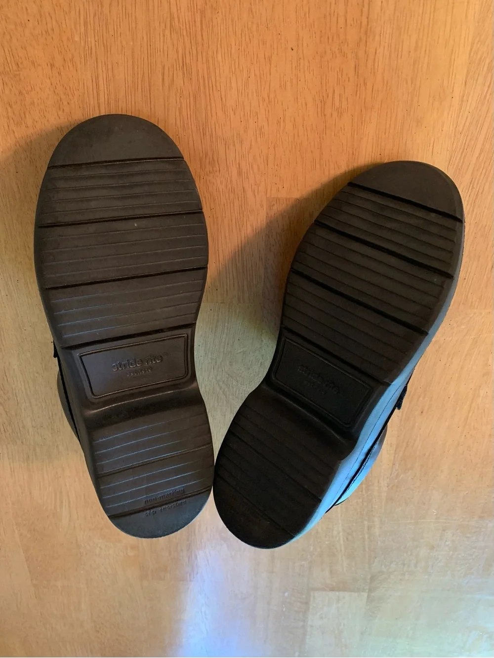 Stride Rite SR Laurence Leather Velcro Loafer/ Dress Shoes, Size 4W Boys Youth